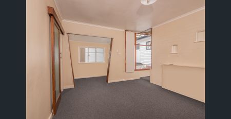 Comfortable Home in Claremont - Photo 2