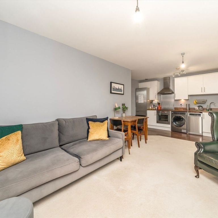 Martineau Square - Photo 1