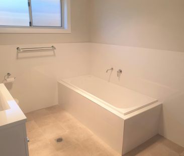 Bright and fresh home - close to town - Photo 6