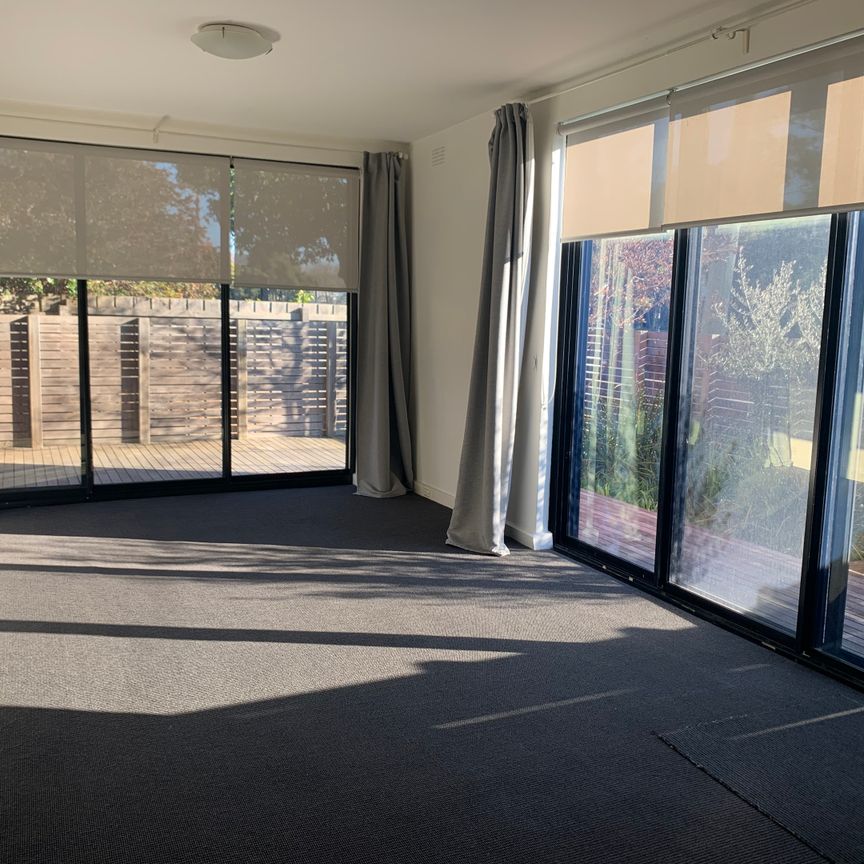 1/92 Glen Huntly Road, Elwood VIC 3184 - Apartment For Rent | Domain - Photo 1