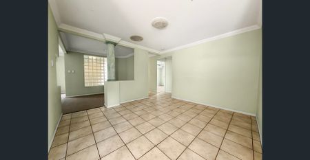 Prestigious Point O'Halloran - Air-conditioning - Quiet St - Walk to Water - Neat & Tidy - Brand New Carpet - Multiple Living Areas - Close to Schools - Photo 4