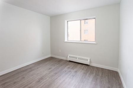 For Lease - 371 Lakeshore Road Unit# 504, Mississauga, Ontario - Photo 3