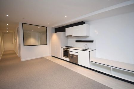 1 BEDROOM + STUDY LUXURY APARTMENT - Photo 2