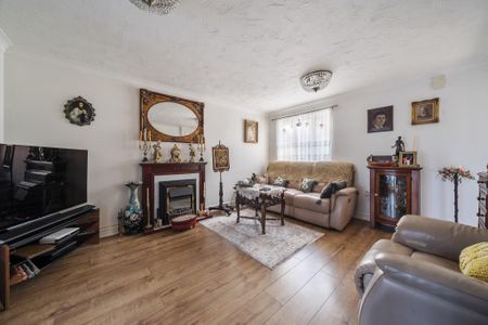 3 bedroom semi-detached house to rent - Photo 3