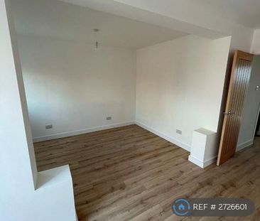 3 bedroom end of terrace house to rent - Photo 1
