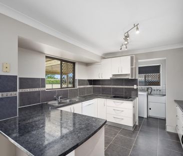 Spacious 4-Bedroom Home in Prime Carrara Location - Photo 2