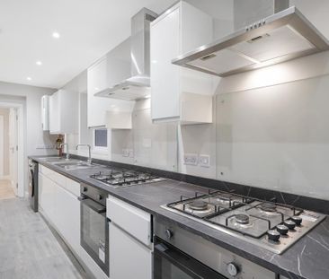 4 bedroom semi-detached house to rent - Photo 4