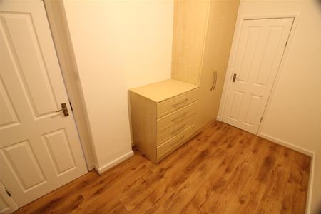 Great West Road, Isleworth - Photo 3