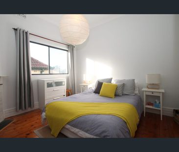 Bronte Beauty - moments to the sand and surf - Photo 2