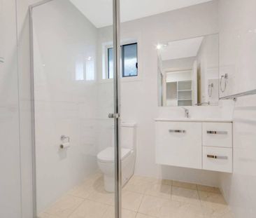 Spacious 3-Bedroom Duplex in Sunshine Bay - Photo 4