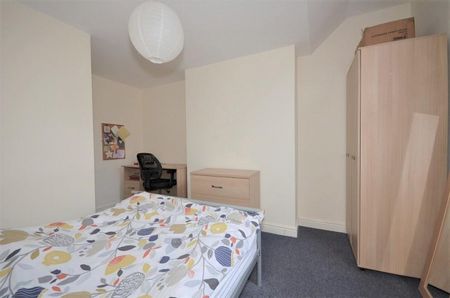 6 bedroom House To Let - Photo 3