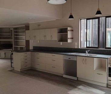 THREE BEDROOMS, MANAKAU - Photo 2