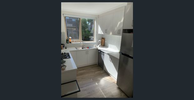 Modern 2 Bedroom Apartment Close to Everything - Photo 1