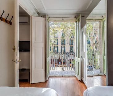 Beautiful apartment in Barcelona with views of Las Ramblas - Photo 6