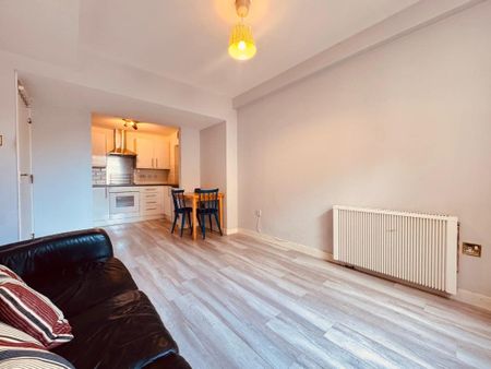 2 bedroom flat to rent - Photo 2