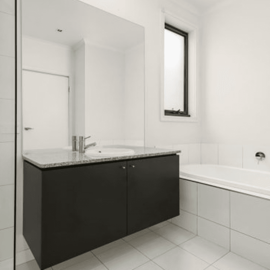 Modern and Affordable Living in Mulgrave, all bills included - Photo 1