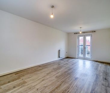 2 bedroom coach house to rent - Photo 1