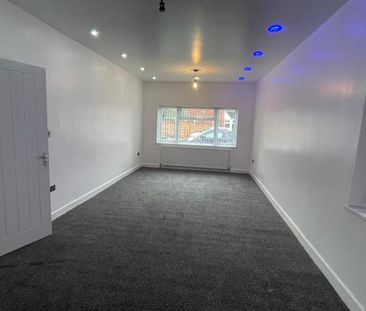 4 bedroom semi-detached house to rent - Photo 1