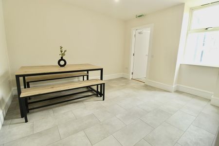 5 bedroom detached house to rent - Photo 3