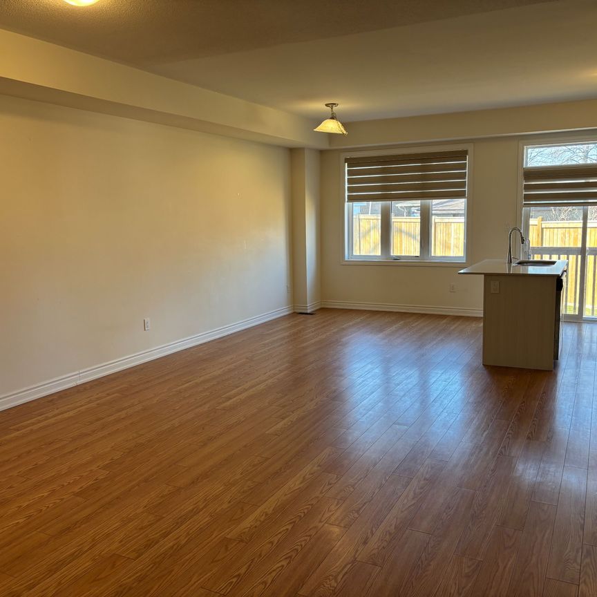 For Lease - 318 OKANAGAN Path, Oshawa, Ontario - Photo 1