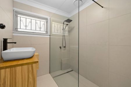 19 Noreen Street, Chapel Hill QLD 4069 - House For Rent | Domain - Photo 2