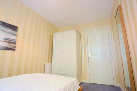 3 bedroom flat to rent - Photo 5