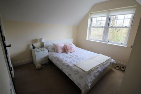 3 bedroom flat to rent - Photo 4