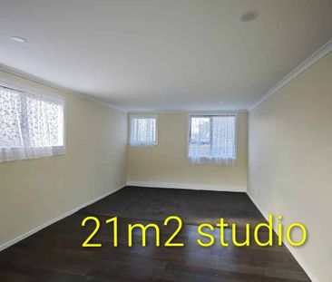 Brand New Renovation! 3 Bed + 21m² Studio - Photo 5