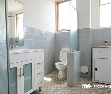 Spacious Two Bedroom Unit In Prime Location! - Photo 4