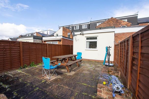 7 bedroom house to rent - Photo 1