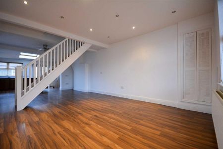 2 bedroom end of terrace house to rent - Photo 3