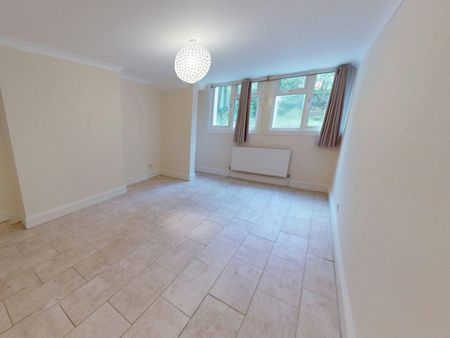 Flat to rent on - Photo 3