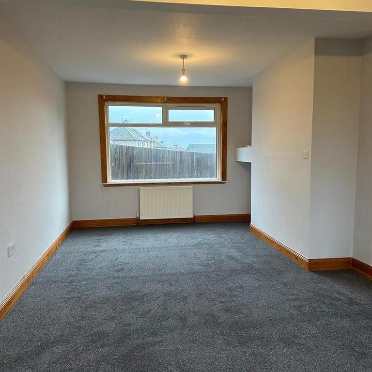 3 bedroom semi-detached bungalow to rent - Photo 1