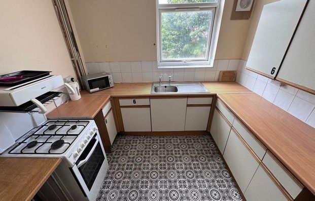 1 bedroom in a house share to rent - Photo 1