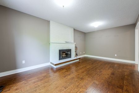 For Lease - 1020 Roxborough Drive, Oakville, Ontario - Photo 2