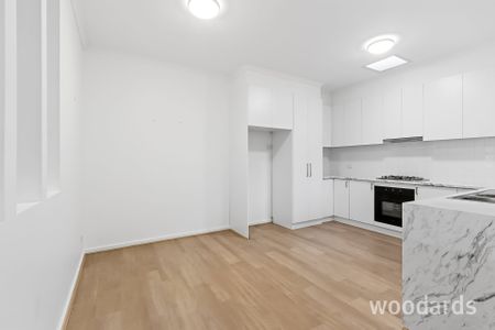 Light filled two bedroom townhouse - Photo 5