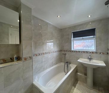 Oldbury Close, Frimley, Camberley, Surrey, GU16 - Photo 2