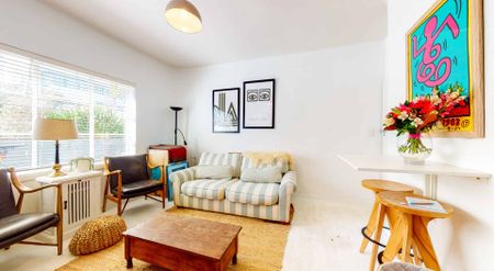 Super Sunny Mt Vic Winner! - Photo 4