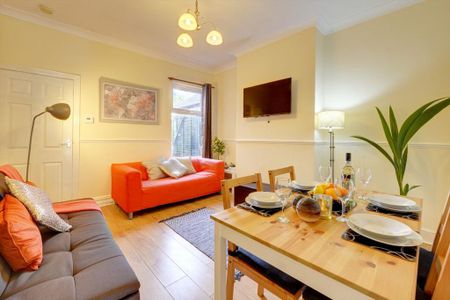 3 bedroom end of terrace house to rent - Photo 2