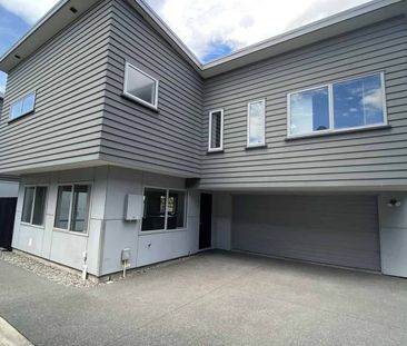 RICCARTON - 4 BEDROOM, 2 X BATHROOM TOWNHOUSE WITH DOUBLE GARAGE - Photo 3