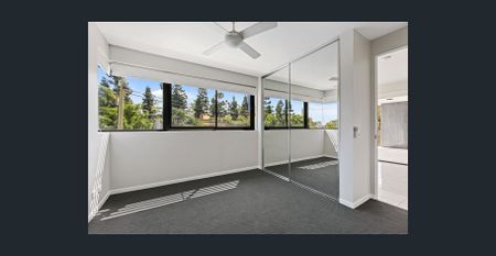 Nestled in the vibrant and picturesque suburb of Kangaroo Point, this property offers an exceptional living experience that combines modern comfort - Photo 5