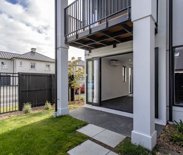 Stylish Riccarton Townhouse in Prime Location with Parking - Photo 6