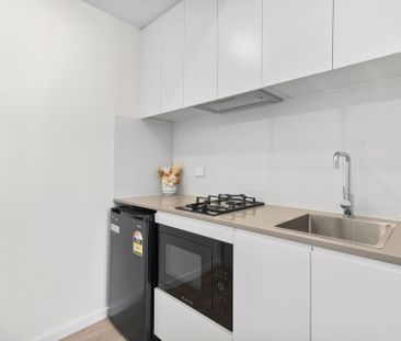 Brand New Furnished Studio Apartment - All Utilities Included - Photo 2