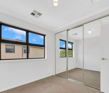 Perfectly Positioned in St Clair – Spacious, Modern & Convenient - Photo 5