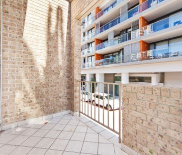 Loft-Style Apartment in the Heart of Chatswood &ast;&ast; Available 25&sol;10&sol;24 &ast;&ast; - Photo 1