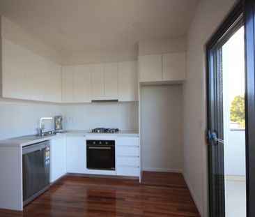 Modern Townhouse in Central Glenroy - Photo 3