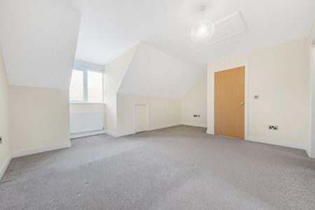 4 bedroom semi-detached house to rent - Photo 5