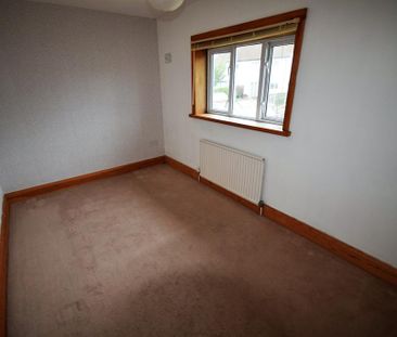 3 bedroom end of terrace house to rent - Photo 4
