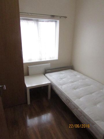1 bedroom in a house share to rent - Photo 2