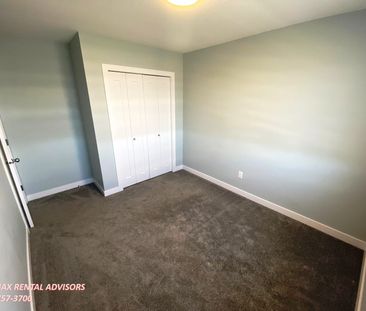UPPER LEVEL 3 BED PLUS BONUS ROOM, 2.5 BATH, 2 STOREY HALF DUPLEX W... - Photo 6